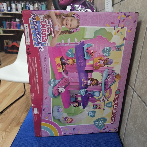 Love, Diana Fashion Fabulous Magic Music Castle Playset - Picture 6 of 7
